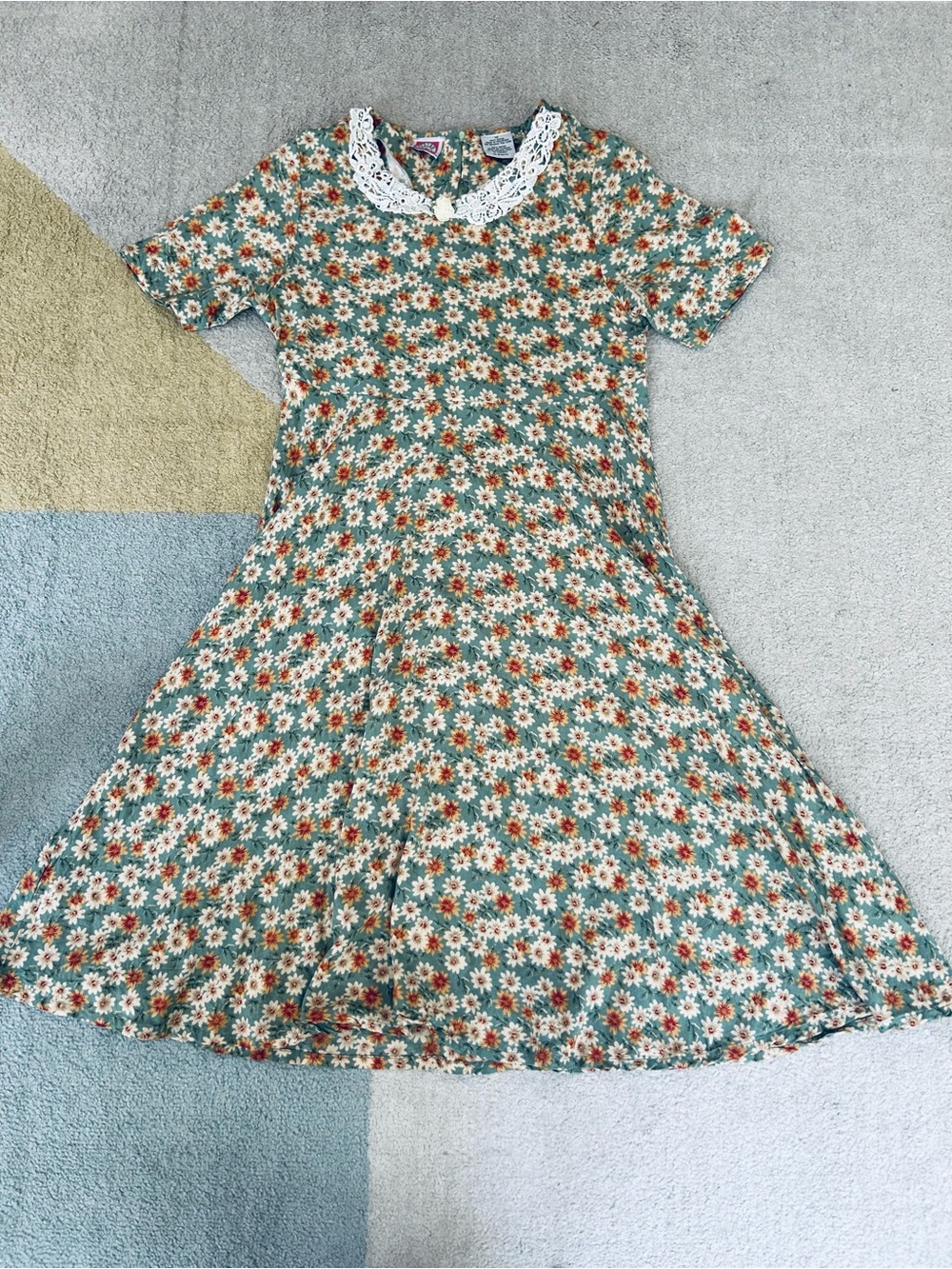 Girls' Green Floral Daisy Dress with Lace Collar